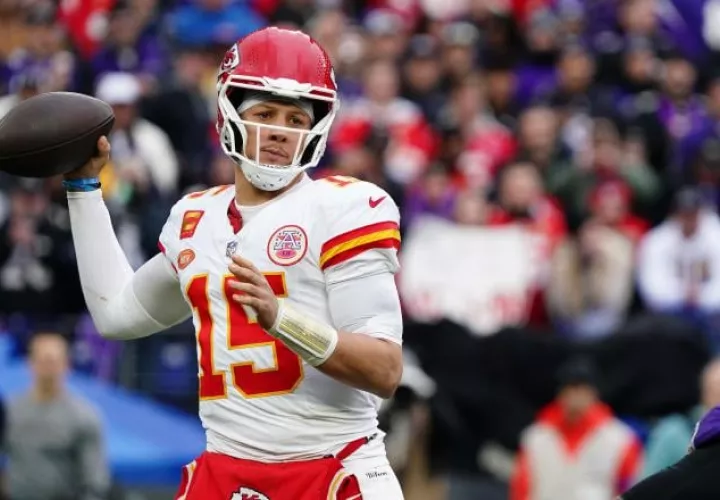 Patrick Mahomes, "quarterback" de los Kansas City Chiefs, es una de las grandes estrellas del LVIII Super Bowl.  EFE