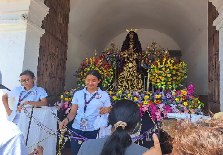Las filas para llegar a la imagen de Jesús Nazareno de Atalaya han sido interminables.Foto. Melquíades Vásquez