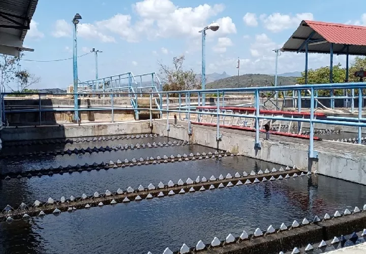 Algunas estimaciones indican que en el 2023 por causa de la sequía se redujo en un 60% la producción de agua. Foto. Archivo