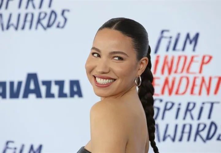 La actriz estadounidense Jurnee Smollett llega a los premios Film Independent Spirit Awards 2024. Foto: EFE