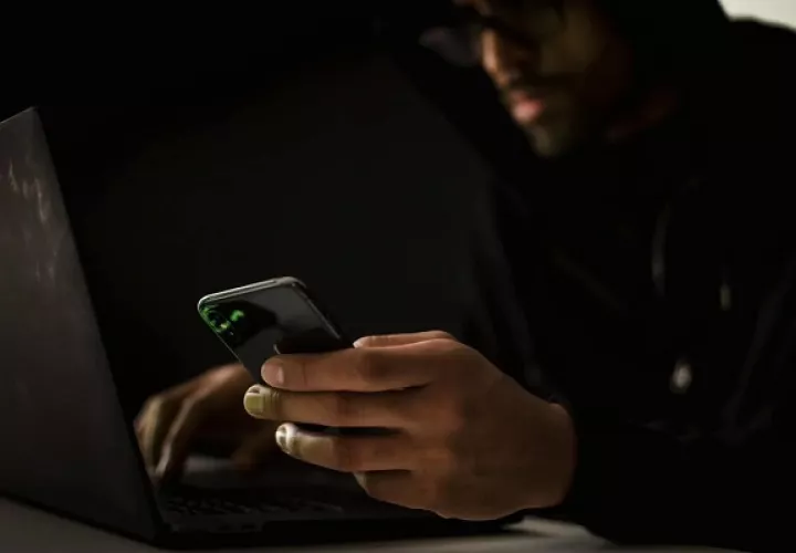 A nivel global, el 52% de las personas han sido víctimas de algún tipo de fraude de suplantación. Foto: Pexels
