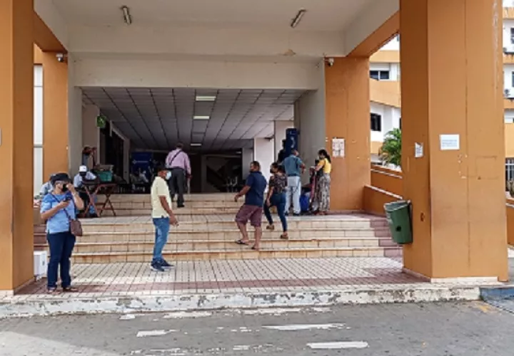Están desviando hacia las unidades de atención primaria a todas aquellas personas con afecciones médicas comunes. Foto: Eric ontenegro