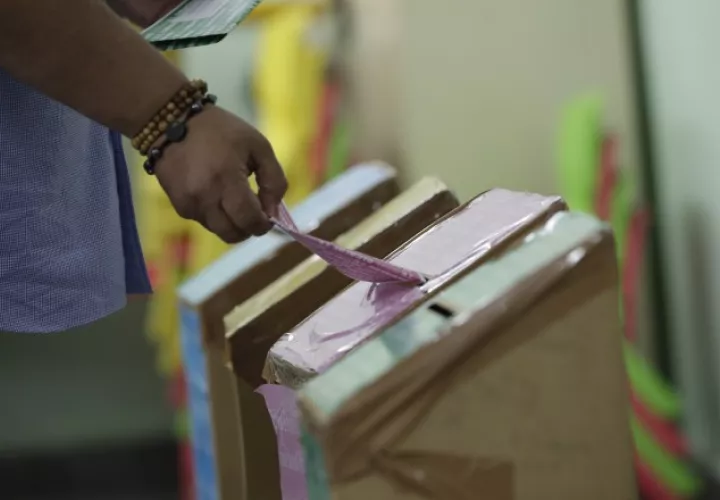La campaña culmina el último segundo del 2 de mayo; luego rige lo que se conoce como  periodo de reflexión que va del 3 al 4 de mayo, para llegar al día de las elecciones. Archivo