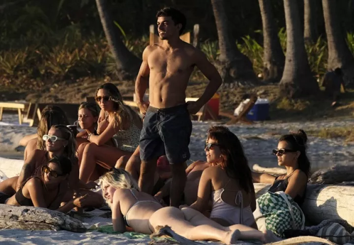 Costa Rica viene siendo más abundante en dólares por las exportaciones y el turismo. Foto: EFE