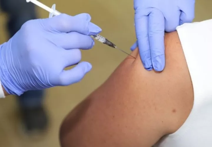 Las vacunas protegen sobre todo a niños y adultos mayores. Foto: Cortesía