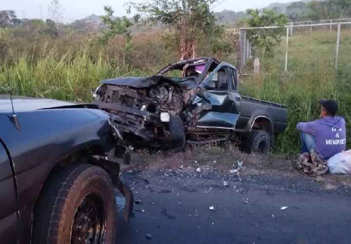 El accidente generó un importante congestionamiento en la vía, afectando a cientos de personas que se dirigían a sus trabajos en Santiago a esa hora. Foto. Melquiades Vásquez