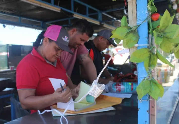 Serán sancionados vendedores de productos alimenticios que no cumplieron con lo que se indica en las leyes en materia sanitaria. Foto. Melquíades Vásquez