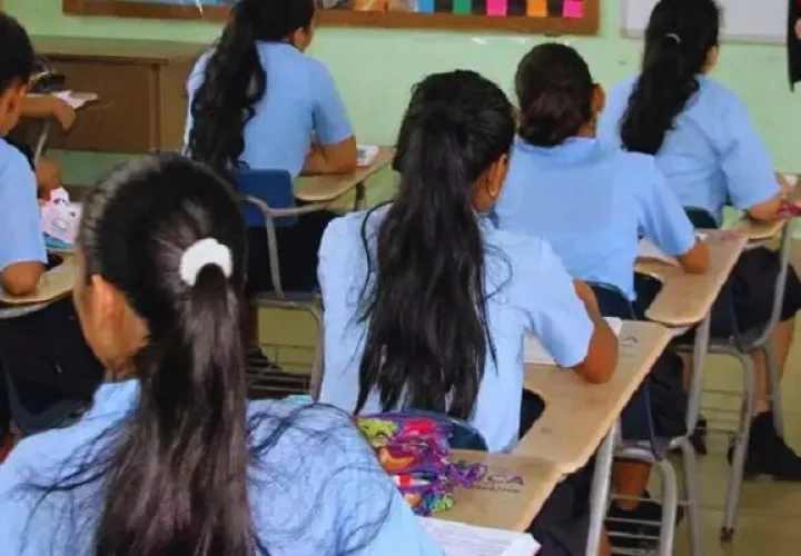 Más de 20,000 estudiantes repitieron el año y más de 26,000 reprobaron alguna materia. Foto: Archivo