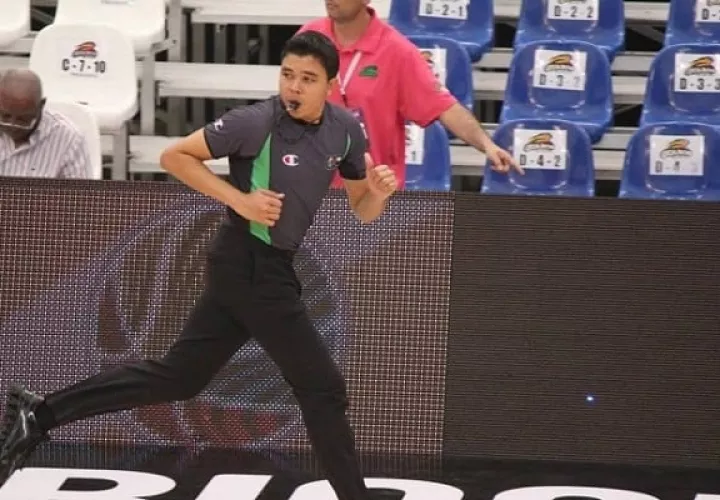 Julio César Anaya, árbitro panameño de baloncesto. Foto: Fepaba