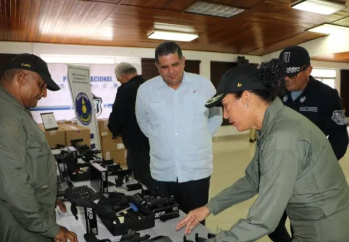 Otro cuestionamiento que se ha dado, es porque se tendrá que capacitar a las unidades para el uso de estas pistolas. Archivo