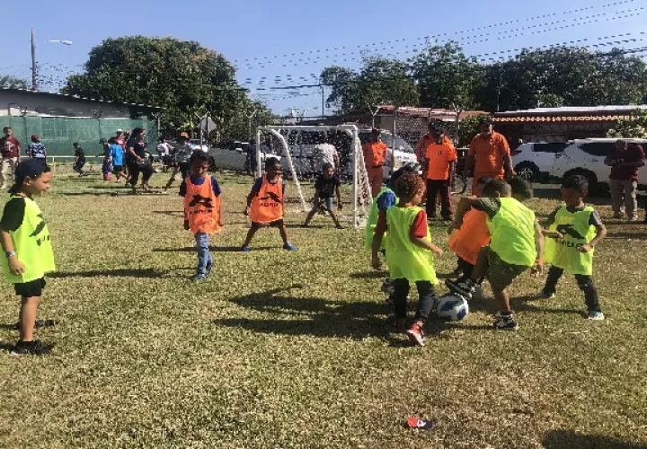 Una gran cantidad de niños y niñas disfrutaron al máximo la actividad recreativa. Foto. Thays Domínguez