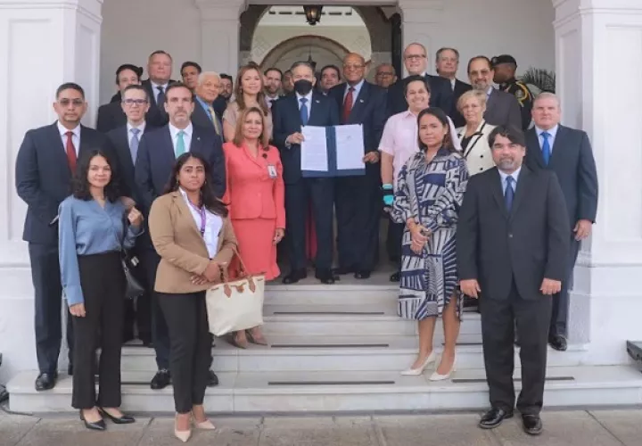 Según Cortizo, la banca fue clave en el crecimiento económico consecutivo que ha tenido el país. Foto: Cortesía