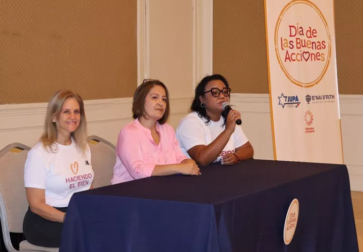  Eva Bettsak,de la Fundación Judío Panameña – JUPÁ (izq), expresó su entusiasmo al compartir con agentes de cambio de la zona Foto: Cortesía