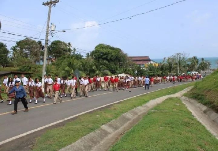 Los estudiantes de un colegio colonenses formaron parte del simulacro. Foto. Cortesía
