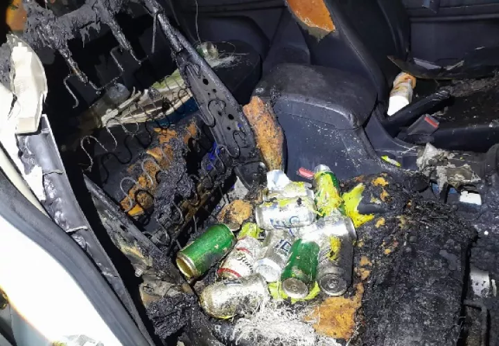 El vehículo fue abandonado e incendiado en el área de Buena Vista. Foto. Aguaseo