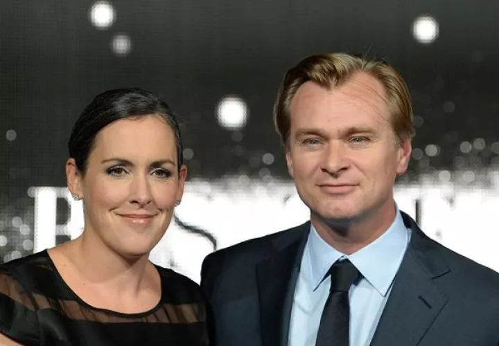 El director británico estadounidense Christopher Nolan y su esposa, la productora británica Emma Thomas. Foto: EFE