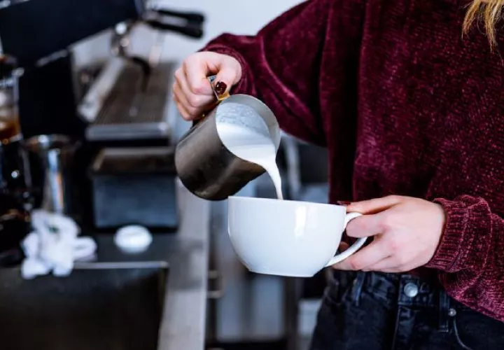 Los lácteos cuentan con diferentes componentes nutricionales. Foto: Pexels