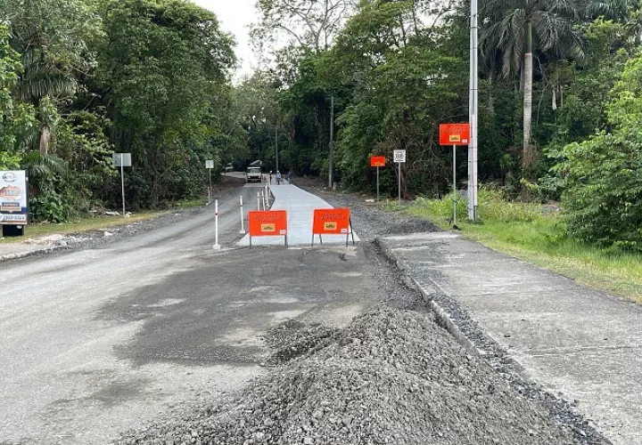 Muchas carreteras de Colón se encuentran en pésimo estado. Foto: Diomedes Sánchez 