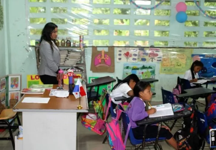 Listado de docentes seleccionados del concurso de nombramiento de maestros y profesores para el año lectivo 2024. Foto: Archivos
