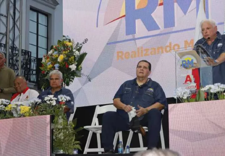 Están tratando de inhabilitar la candidtura presidencial de Ricardo Martinelli Berrocal.