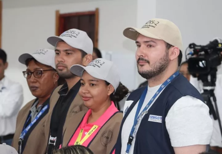 Personal debidamente identificado que realizará las entrevistas en residencias. Foto: Cortesía Senadis