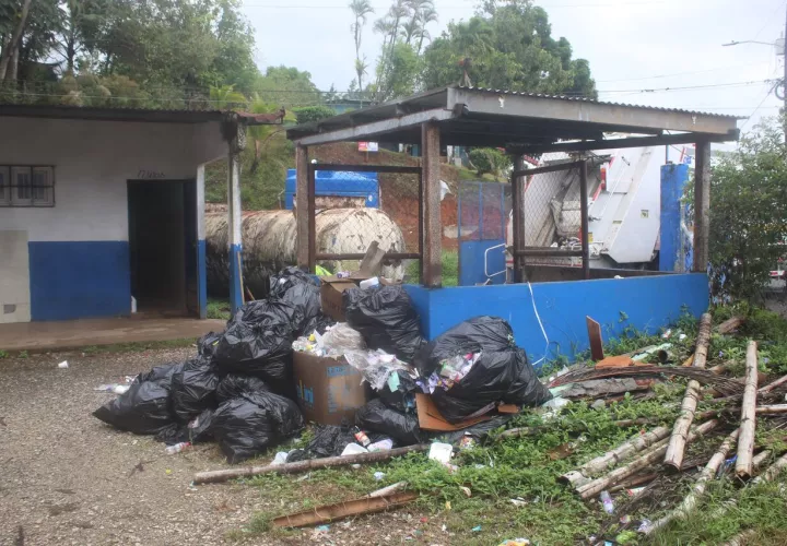 escuela-basura-colon.jpg