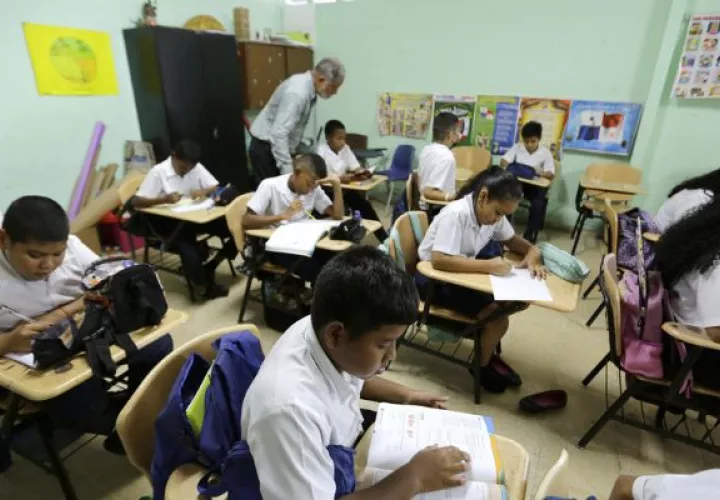 Más de 485,000 estudiantes inician clases este 4 de marzo. Foto: EFE