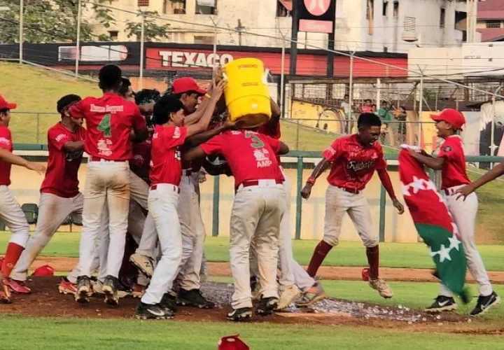 Federales de Chiriquí festeja el título en Probeis Kids 2024. Foto: Probeis