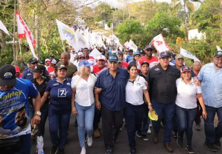 Recorrido de José Raúl Mulino por Burunga, en Arraiján. Foto: Cortesía