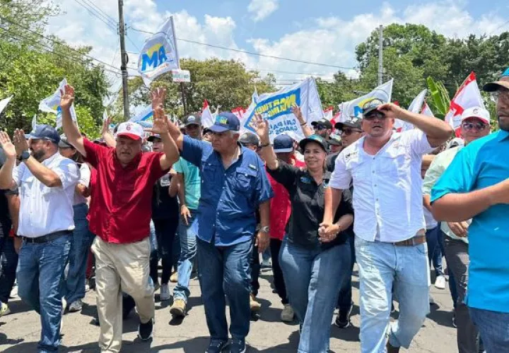El candidato presidencial, José Raúl Mulino, recorrió algunos sectores de Chiriquí. Foto: Cortesía
