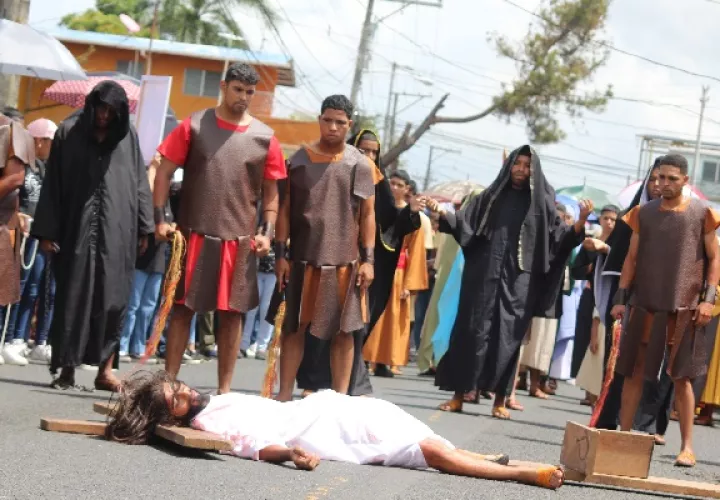 Este año, unas 46 personas entre jóvenes y adultos están involucrados en la realización del drama de la pasión y muerte de Jesús. Foto. Eric Montenegro