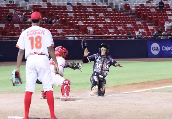 Panamá Metro tiene ventaja en la serie final juvenil ante Coclé por 3-2. Foto: Fedebeis