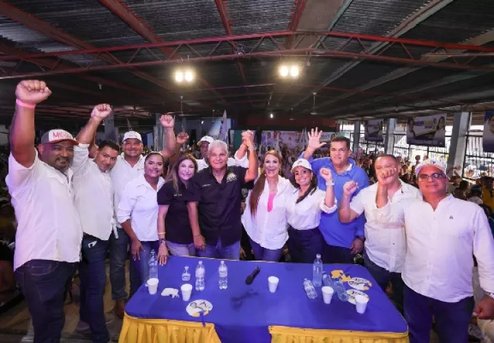 El candidato presidencial José Raúl Mulino, se reunión con varios candidatos a puestos de elección popular. Foto. Cortesía