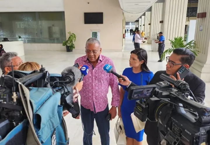José Muñoz acudió este jueves al Tribunal Electoral para conversar con los magistrados sobre dos temas que les preocupa. Foto: Víctor Arosemena