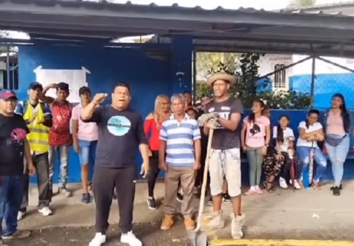 , Los padres de familia de la escuela Los Laguitos se sienten incómodos por la presencia del maestro y piden su traslado. Foto: Diomedes Sánchez  