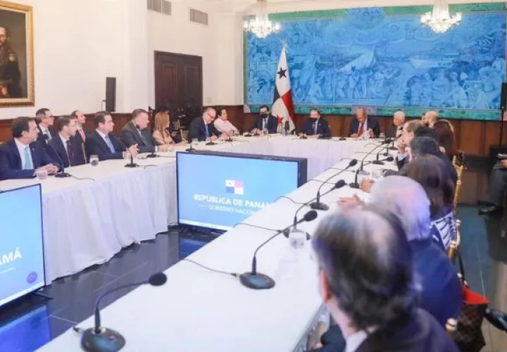 El presidente Laurentino Cortizo firmó el Decreto Ejecutivo. Foto: Cortesía