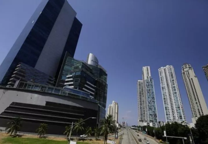 Fitch bajó la calificación a Panamá de 'BBB-' a 'BB+'. Foto: EFE
