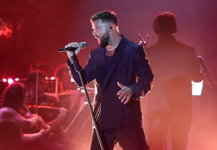 Ricky Martin en un concierto como parte de su gira 'Sinfónico' en Quintana Roo (México). Foto: EFE / Alonso Cupul