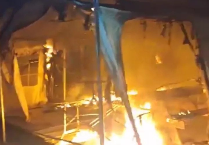 Al menos 10 modulares fueron incendiados. 