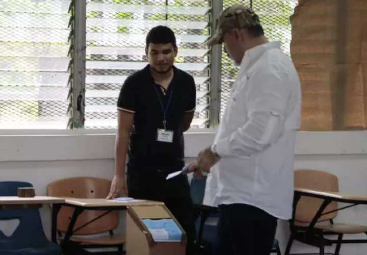 Ocho candidatos presidenciales participan de la contienda electoral.