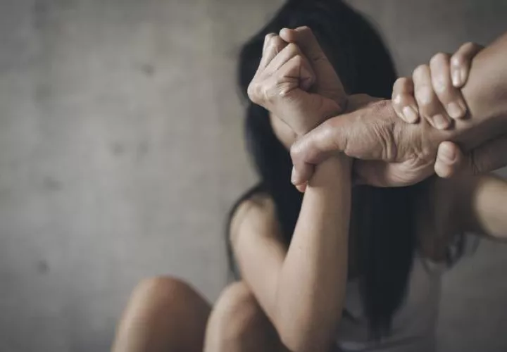 Muchos de estos casos de violación son cometidos por los propios familiares de la víctima o de alguién cercano a su entorno. Archivo