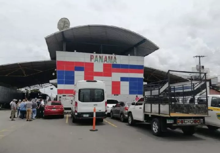 Se espera que en el transcurso de las próximas horas se normalice el tráfico del transporte de carga y turístico en Paso Canoas. Foto. Archivo