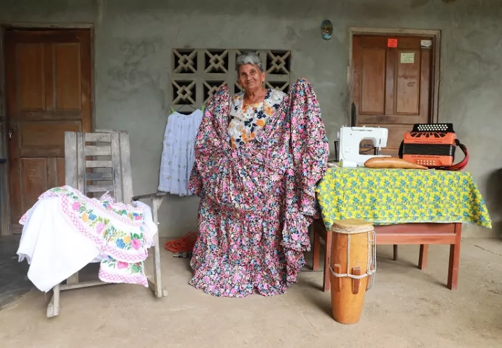  Pertenece a una exclusiva generación de mujeres que aprendieron a tejer empíricamente, sin asistir a un curso, , sin ayuda de instructores, sin clases tutoriales. Foto: Cortesía Mides. 