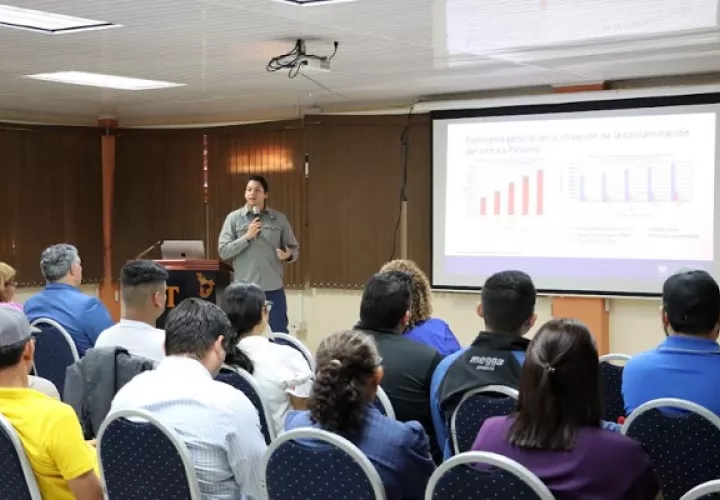 El Dr. Edwin Collado, docente e investigador de la UTP, presenta el proyecto SIMA. Foto: Cortesía
