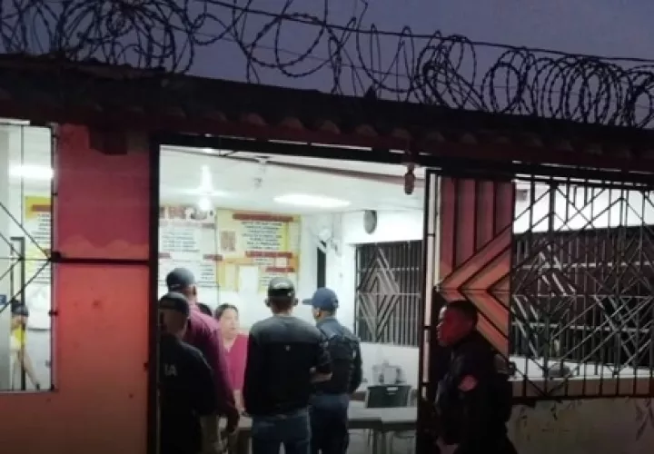 la Policía Nacional llegó al lugar para iniciar las investigaciones de este robo. Foto: Diomedes Sánchez  