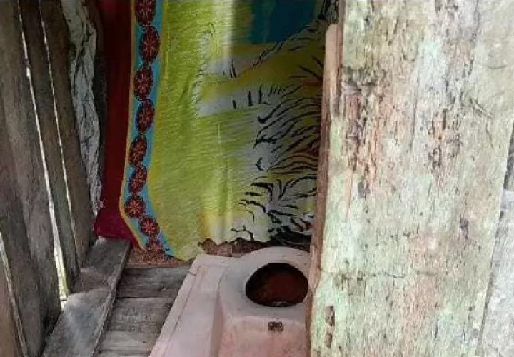 El personal del Ministerio Público llegó al lugar para realizar el levantamiento del cadáver pasadas las 10 de la noche, marcando el inicio de las investigaciones sobre este doloroso incidente. Foto.  Noticias Changuinola