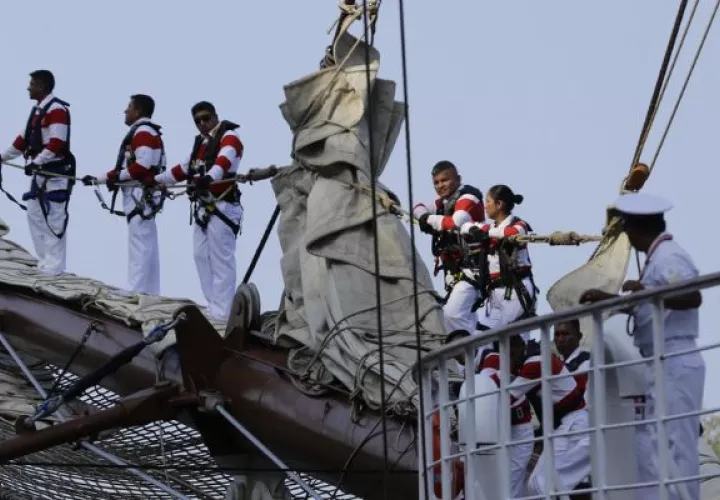 Buque escuela a vela peruano recala en Panamá, último puerto tras dar la vuelta al mundo. Foto: EFE