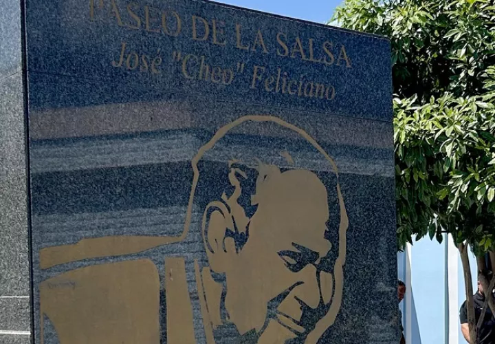 Placa del Paseo de la Salsa José 'Cheo' Feliciano, el 6 de abril de 2024. Foto: EFE