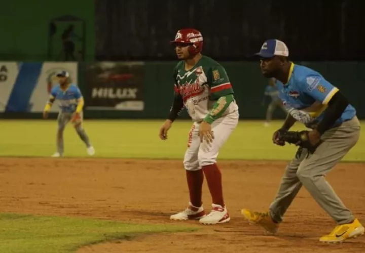Chiriquí y Colón tienen la serie empatada 1-1 en el beísbol mayor. Foto: Fedebeis
