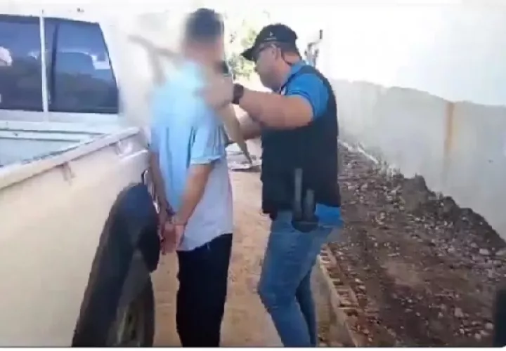 En las diligencias se recabaron indicios como equipos tecnológicos, documentos varios y otros elementos que serán remitidos a órdenes de la fiscalía a cargo de la investigación. Foto. Cortesía. Proteger y Servir